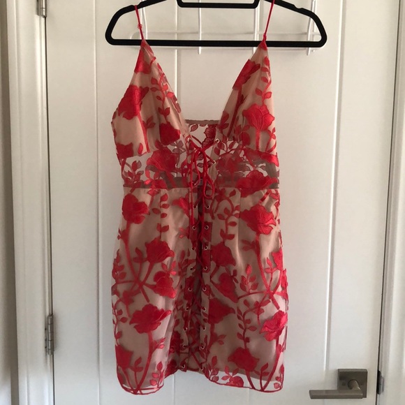 TOBI - CUT TIES RED & NUDE LACE UP BODYCON DRESS - Picture 6 of 6